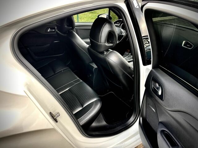 Белый Ситроен ДС4, объемом двигателя 2 л и пробегом 115 тыс. км за 13500 $, фото 10 на Automoto.ua