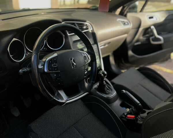 Черный Ситроен ДС4, объемом двигателя 1.56 л и пробегом 173 тыс. км за 8100 $, фото 6 на Automoto.ua