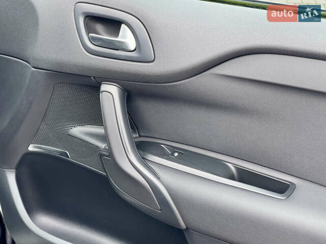 Сітроен ДС4 2012 у Києві на Automoto.ua Чорний Сітроен ДС4, об'ємом двигуна 1.6 л та пробігом 125 тис. км за 9700 $, фото 20 на Automoto.ua