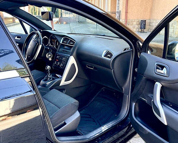 Черный Ситроен ДС4, объемом двигателя 1.56 л и пробегом 173 тыс. км за 8100 $, фото 9 на Automoto.ua