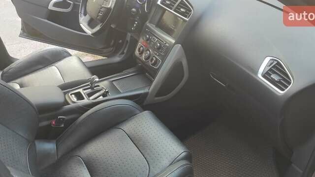 Черный Ситроен ДС4, объемом двигателя 1.6 л и пробегом 265 тыс. км за 11500 $, фото 7 на Automoto.ua