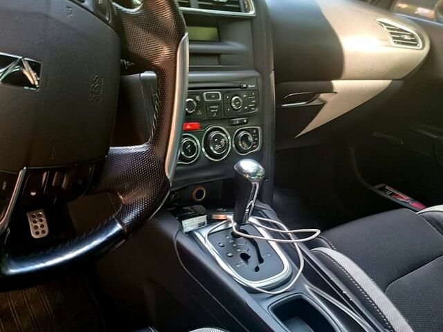 Коричневый Ситроен ДС4, объемом двигателя 2 л и пробегом 123 тыс. км за 10000 $, фото 4 на Automoto.ua