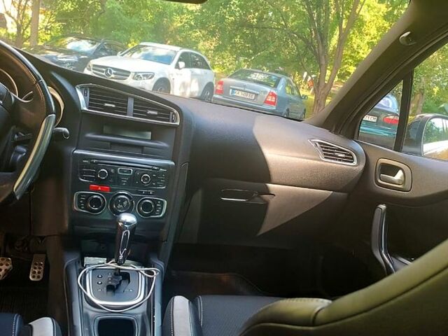 Коричневый Ситроен ДС4, объемом двигателя 2 л и пробегом 123 тыс. км за 10000 $, фото 2 на Automoto.ua