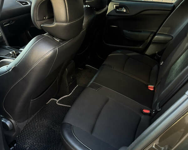 Коричневый Ситроен ДС4, объемом двигателя 1.6 л и пробегом 267 тыс. км за 10000 $, фото 12 на Automoto.ua