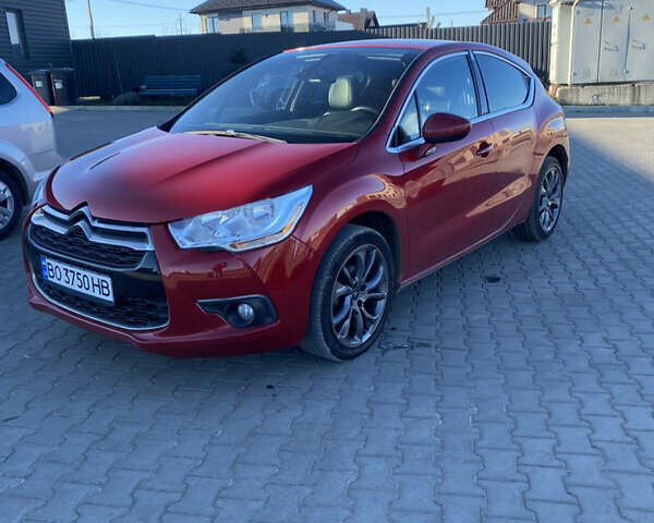 Красный Ситроен ДС4, объемом двигателя 1.56 л и пробегом 134 тыс. км за 10500 $, фото 1 на Automoto.ua