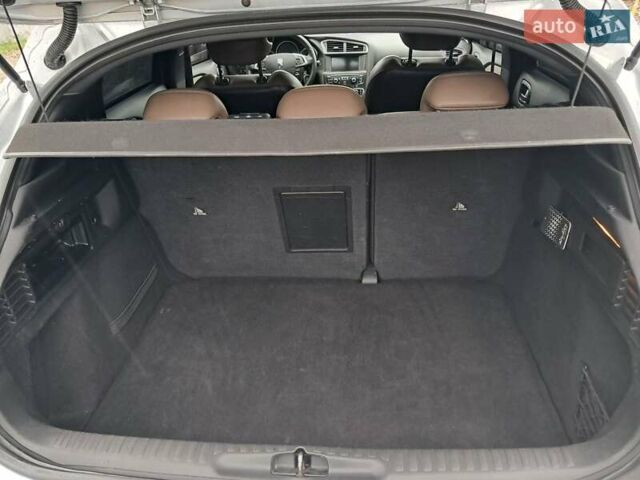 Ситроен ДС4 2011 в Ивано-Франковске на Automoto.ua Серый Ситроен ДС4, объемом двигателя 1.6 л и пробегом 290 тыс. км за 9200 $, фото 2 на Automoto.ua