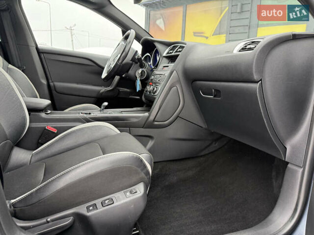 Синий Ситроен ДС4, объемом двигателя 1.6 л и пробегом 175 тыс. км за 9999 $, фото 33 на Automoto.ua