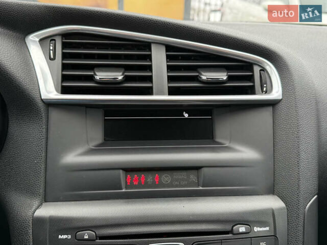 Синий Ситроен ДС4, объемом двигателя 1.6 л и пробегом 175 тыс. км за 9999 $, фото 53 на Automoto.ua