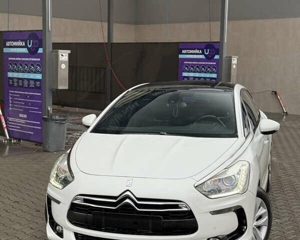 Белый Ситроен ДС5, объемом двигателя 1.6 л и пробегом 147 тыс. км за 11150 $, фото 2 на Automoto.ua