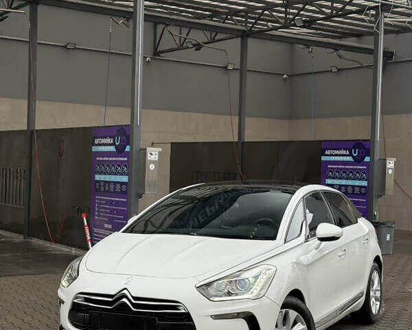 Белый Ситроен ДС5, объемом двигателя 1.6 л и пробегом 147 тыс. км за 11150 $, фото 1 на Automoto.ua