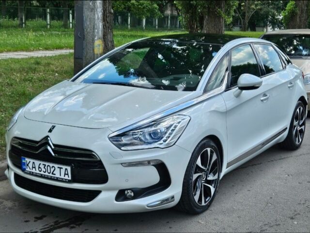 Білий Сітроен ДС5, об'ємом двигуна 1.6 л та пробігом 45 тис. км за 12500 $, фото 4 на Automoto.ua