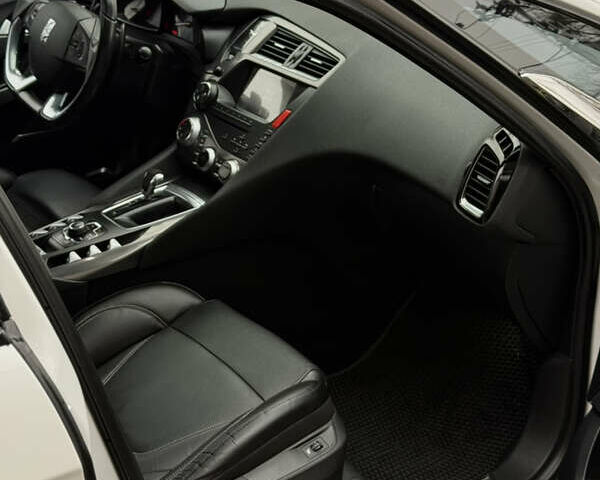 Белый Ситроен ДС5, объемом двигателя 1.6 л и пробегом 147 тыс. км за 11150 $, фото 34 на Automoto.ua