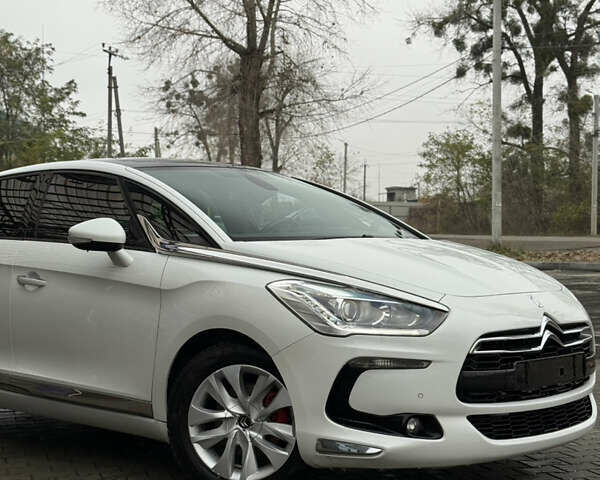 Белый Ситроен ДС5, объемом двигателя 1.6 л и пробегом 147 тыс. км за 11150 $, фото 5 на Automoto.ua