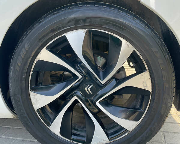 Ситроен ДС5 2012 в Тернополе на Automoto.ua Белый Ситроен ДС5, объемом двигателя 1.6 л и пробегом 197 тыс. км за 10000 $, фото 6 на Automoto.ua