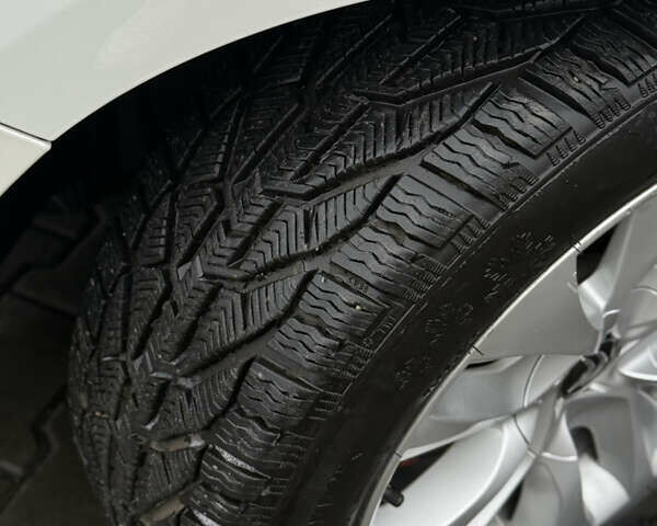 Белый Ситроен ДС5, объемом двигателя 1.6 л и пробегом 147 тыс. км за 11150 $, фото 44 на Automoto.ua