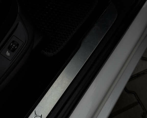 Белый Ситроен ДС5, объемом двигателя 1.6 л и пробегом 147 тыс. км за 11150 $, фото 36 на Automoto.ua