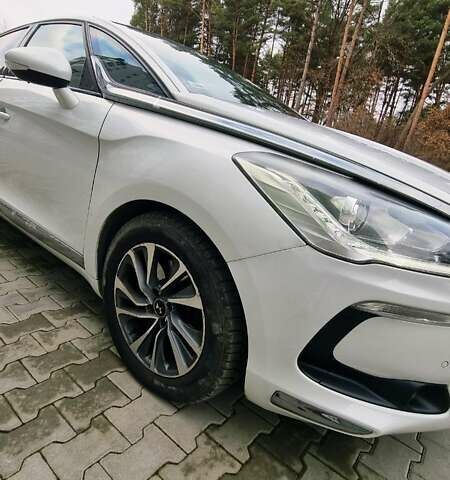 Белый Ситроен ДС5, объемом двигателя 2 л и пробегом 190 тыс. км за 11000 $, фото 3 на Automoto.ua