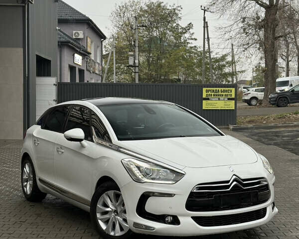 Белый Ситроен ДС5, объемом двигателя 1.6 л и пробегом 147 тыс. км за 11150 $, фото 4 на Automoto.ua