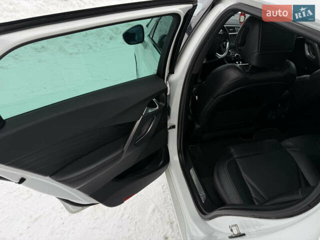 Білий Сітроен ДС5, об'ємом двигуна 1.6 л та пробігом 155 тис. км за 10900 $, фото 42 на Automoto.ua