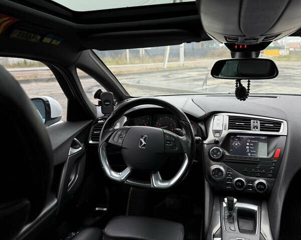 Белый Ситроен ДС5, объемом двигателя 1.6 л и пробегом 147 тыс. км за 11150 $, фото 25 на Automoto.ua