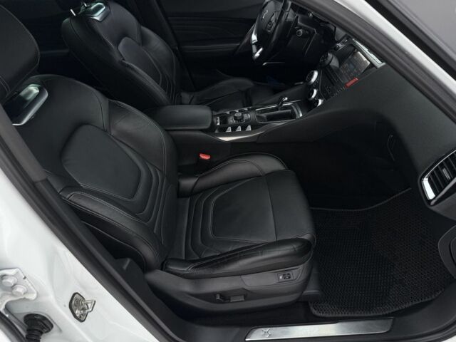 Белый Ситроен ДС5, объемом двигателя 1.6 л и пробегом 155 тыс. км за 10900 $, фото 18 на Automoto.ua