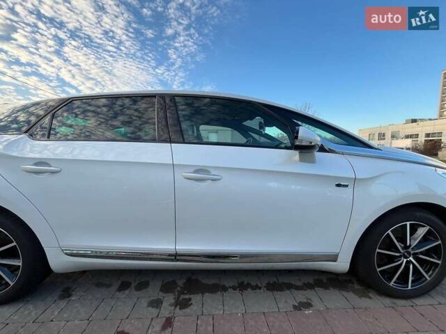Білий Сітроен ДС5, об'ємом двигуна 2 л та пробігом 239 тис. км за 12700 $, фото 16 на Automoto.ua