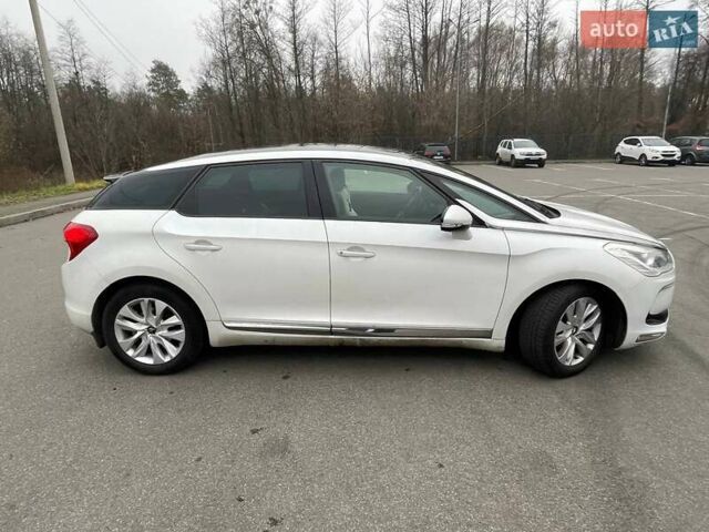 Белый Ситроен ДС5, объемом двигателя 1.56 л и пробегом 168 тыс. км за 11600 $, фото 4 на Automoto.ua