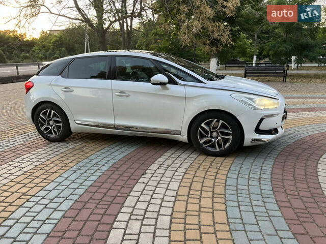 Білий Сітроен ДС5, об'ємом двигуна 2 л та пробігом 260 тис. км за 10400 $, фото 4 на Automoto.ua
