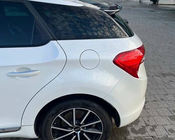 Білий Сітроен ДС5, об'ємом двигуна 2 л та пробігом 239 тис. км за 12700 $, фото 14 на Automoto.ua