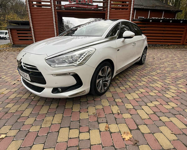Ситроен ДС5 2013 в Виннице на Automoto.ua Белый Ситроен ДС5, объемом двигателя 2 л и пробегом 233 тыс. км за 14500 $, фото 22 на Automoto.ua