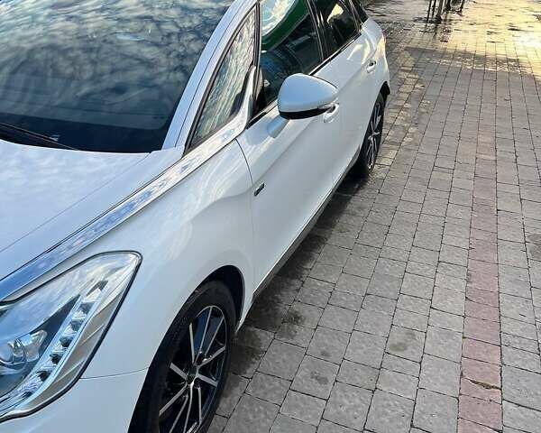 Білий Сітроен ДС5, об'ємом двигуна 2 л та пробігом 239 тис. км за 12700 $, фото 6 на Automoto.ua