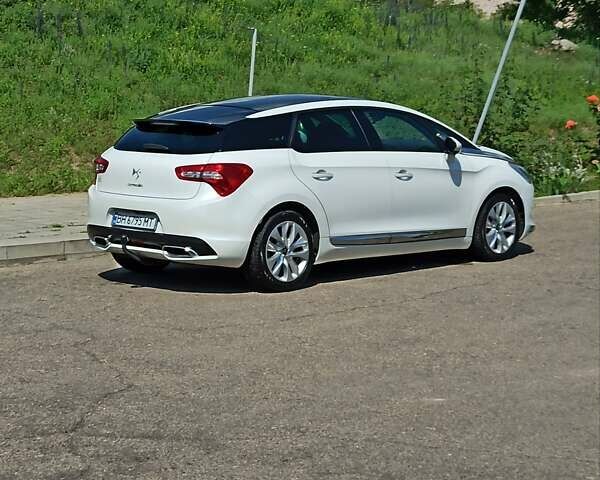 Белый Ситроен ДС5, объемом двигателя 2 л и пробегом 150 тыс. км за 13000 $, фото 2 на Automoto.ua