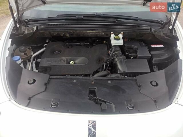 Белый Ситроен ДС5, объемом двигателя 2 л и пробегом 264 тыс. км за 11950 $, фото 46 на Automoto.ua