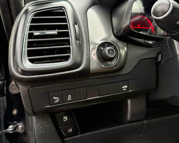 Чорний Сітроен ДС5, об'ємом двигуна 2 л та пробігом 209 тис. км за 11950 $, фото 32 на Automoto.ua