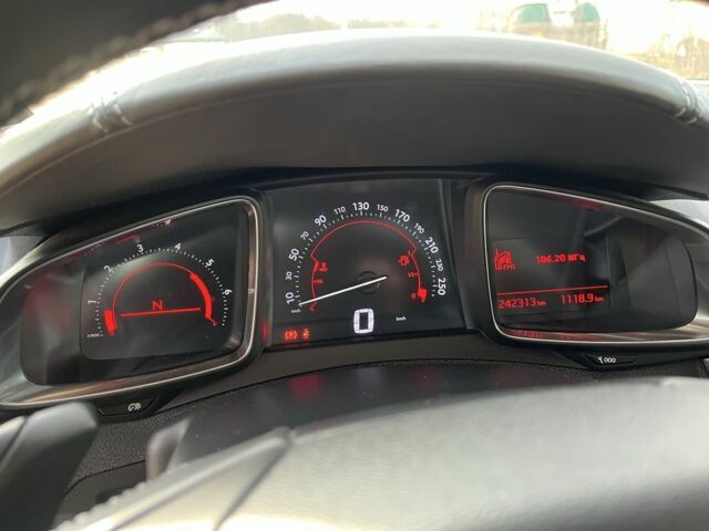 Серый Ситроен ДС5, объемом двигателя 1.6 л и пробегом 239 тыс. км за 10000 $, фото 6 на Automoto.ua