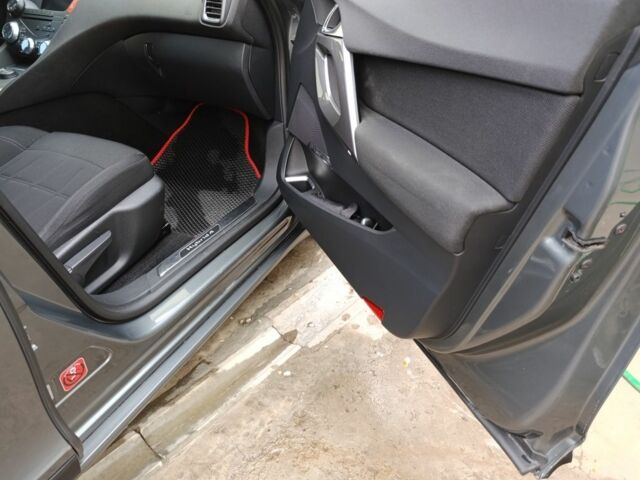 Сірий Сітроен ДС5, об'ємом двигуна 2 л та пробігом 184 тис. км за 9900 $, фото 11 на Automoto.ua