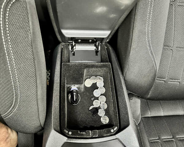 Сірий Сітроен ДС5, об'ємом двигуна 2 л та пробігом 174 тис. км за 12400 $, фото 92 на Automoto.ua