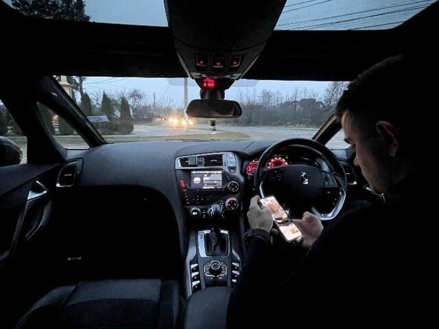Сірий Сітроен ДС5, об'ємом двигуна 2 л та пробігом 223 тис. км за 5300 $, фото 8 на Automoto.ua