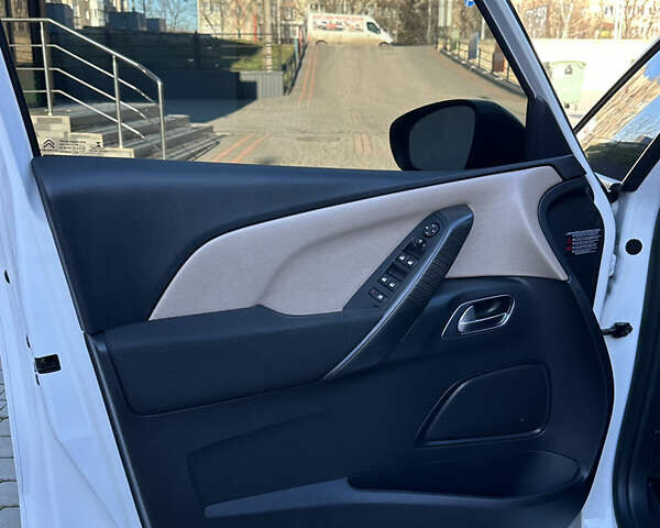 Белый Ситроен Гранд С4 Пикассо, объемом двигателя 2 л и пробегом 206 тыс. км за 12450 $, фото 29 на Automoto.ua