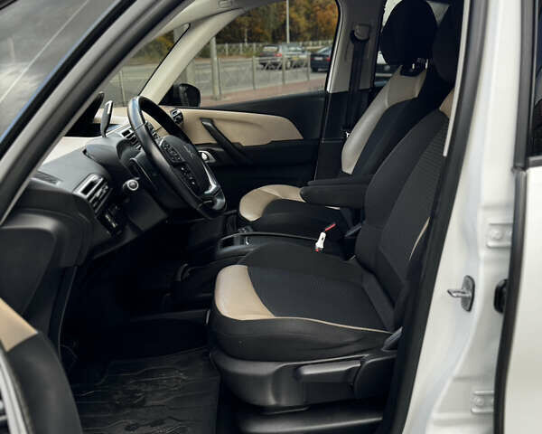 Ситроен Гранд С4 Пикассо 2014 в Тернополе на Automoto.ua Белый Ситроен Гранд С4 Пикассо, объемом двигателя 2 л и пробегом 205 тыс. км за 13350 $, фото 60 на Automoto.ua