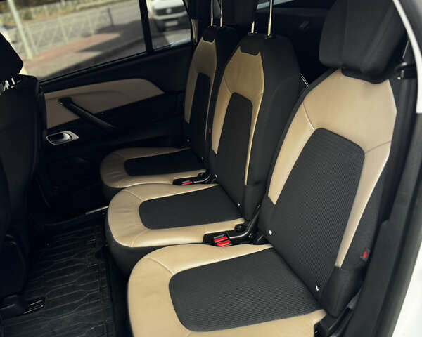 Ситроен Гранд С4 Пикассо 2014 в Тернополе на Automoto.ua Белый Ситроен Гранд С4 Пикассо, объемом двигателя 2 л и пробегом 205 тыс. км за 13350 $, фото 70 на Automoto.ua