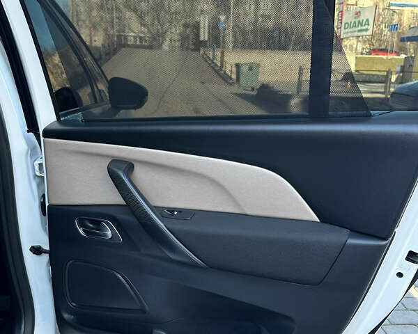 Белый Ситроен Гранд С4 Пикассо, объемом двигателя 2 л и пробегом 206 тыс. км за 12450 $, фото 23 на Automoto.ua