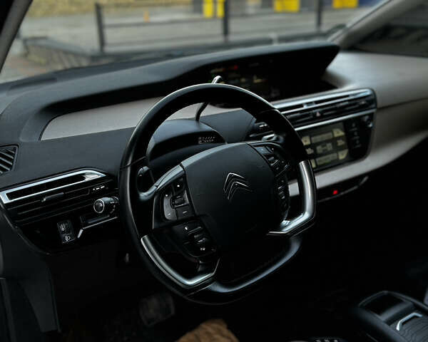 Белый Ситроен Гранд С4 Пикассо, объемом двигателя 2 л и пробегом 205 тыс. км за 13350 $, фото 48 на Automoto.ua