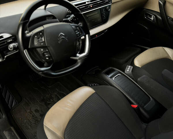 Ситроен Гранд С4 Пикассо 2014 в Тернополе на Automoto.ua Белый Ситроен Гранд С4 Пикассо, объемом двигателя 2 л и пробегом 205 тыс. км за 13350 $, фото 68 на Automoto.ua