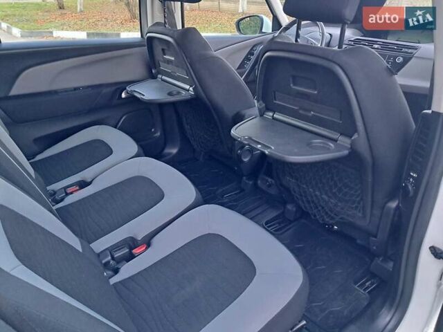 Белый Ситроен Гранд С4 Пикассо, объемом двигателя 1.6 л и пробегом 189 тыс. км за 8250 $, фото 25 на Automoto.ua