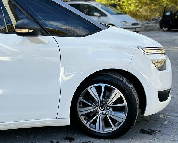 Ситроен Гранд С4 Пикассо 2014 в Тернополе на Automoto.ua Белый Ситроен Гранд С4 Пикассо, объемом двигателя 2 л и пробегом 205 тыс. км за 13350 $, фото 22 на Automoto.ua