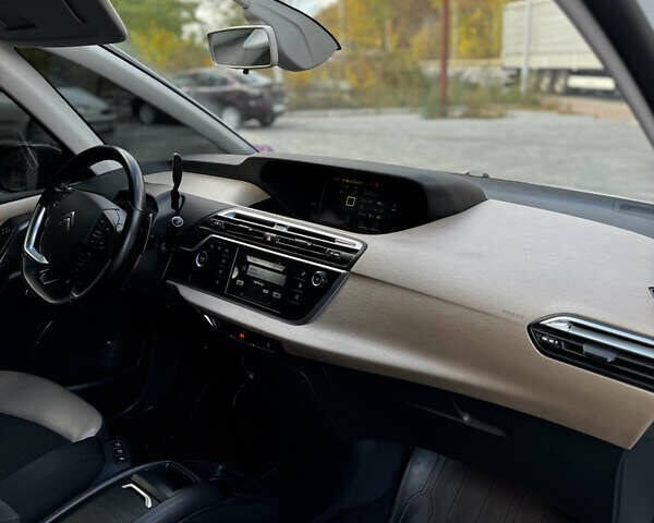 Ситроен Гранд С4 Пикассо 2014 в Тернополе на Automoto.ua Белый Ситроен Гранд С4 Пикассо, объемом двигателя 2 л и пробегом 205 тыс. км за 13350 $, фото 46 на Automoto.ua