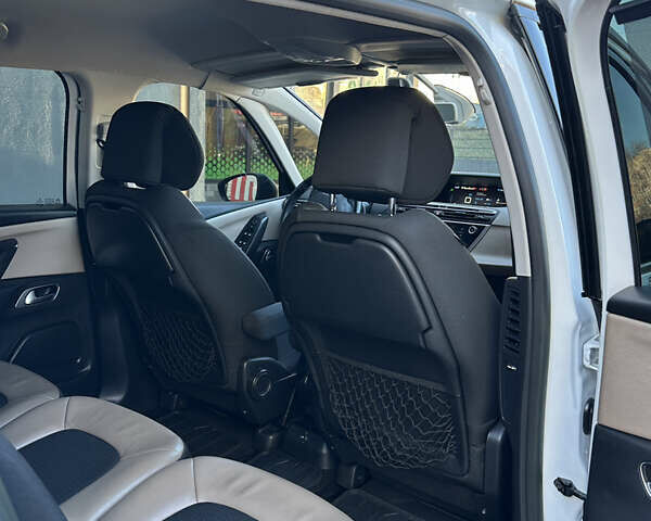 Белый Ситроен Гранд С4 Пикассо, объемом двигателя 2 л и пробегом 206 тыс. км за 12450 $, фото 22 на Automoto.ua