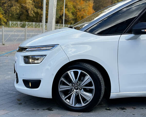 Ситроен Гранд С4 Пикассо 2014 в Тернополе на Automoto.ua Белый Ситроен Гранд С4 Пикассо, объемом двигателя 2 л и пробегом 205 тыс. км за 13350 $, фото 7 на Automoto.ua