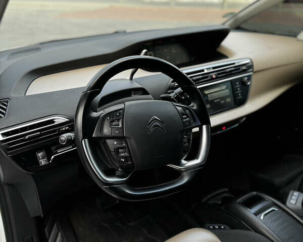 Ситроен Гранд С4 Пикассо 2014 в Тернополе на Automoto.ua Белый Ситроен Гранд С4 Пикассо, объемом двигателя 2 л и пробегом 205 тыс. км за 13350 $, фото 63 на Automoto.ua